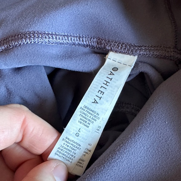 Athleta Salutation Stash Pocket II 7/8 Tight Plum Large - Picture 9 of 9